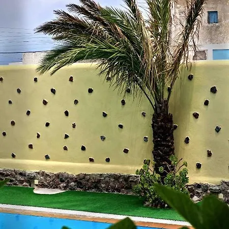 Merovigla Hotel apartamentowy 3*